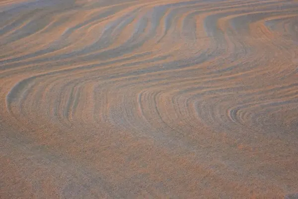 Koude Woestijn Zandduinen Golvende Lijnen Abstractie Beige Oranje Tinten Zijverlichting — Stockfoto