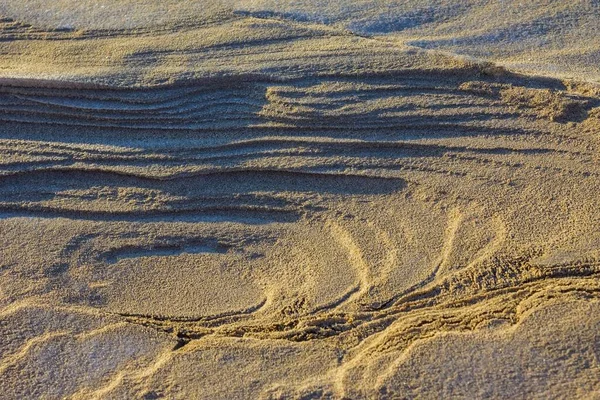 Areia Deserto Estrutura Camadas Uma Fina Camada Neve Branca Iluminação — Fotografia de Stock