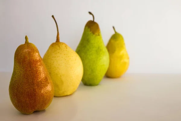 Distinctive Appearance Differences Figure Features Number Pears Different Colors Types — Stock Photo, Image