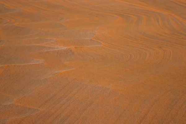 Oranje Geel Zand Natuurlijke Textuur Abstractie Golvende Lijnen Zijdelings Zonlicht — Stockfoto