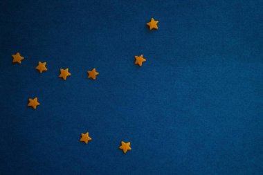 Oğlak takımyıldızı, mavi arkaplandaki küçük yıldızlar. Yıldız falı, Ocak ayında doğanlar için astrolojik öneri. Boşluğu kopyala, üst görünüm.