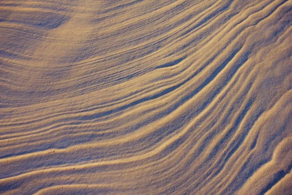 Lijnen Strepen Golvende Lijnen Beige Paarse Tinten Zandoppervlak Woestijn Avond — Stockfoto