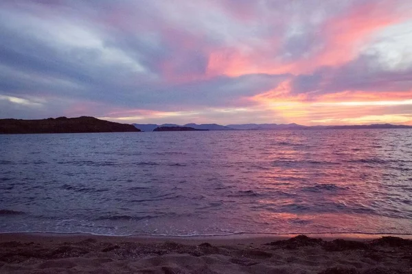 Tarde Costa Del Mar Playa Desierta Salvaje Puesta Sol Cielo — Foto de Stock