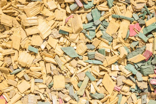 Małe Duże Drewniane Kawałki Odpady Tartaku Kolor Żetonów Zielony Żółty — Zdjęcie stockowe