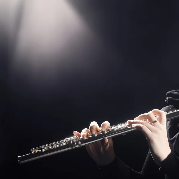 Flute tangan closeup pemain flutist — Stok Foto