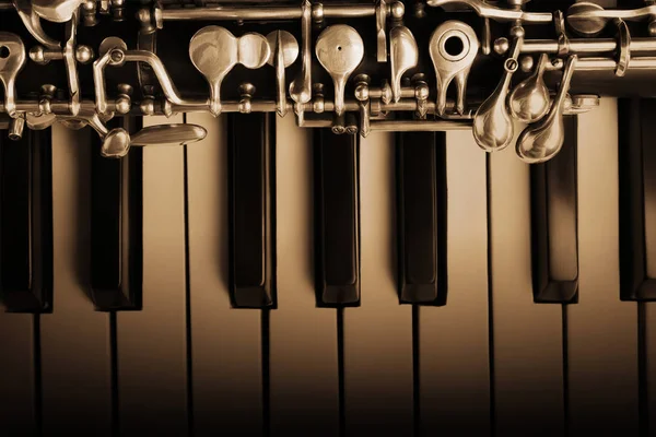 Obua ve piyano müzik aletleri — Stok fotoğraf