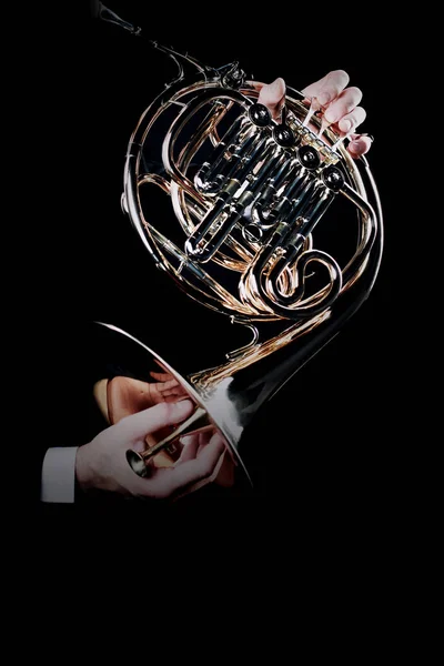 Corne française instruments de musique fermer les mains — Photo