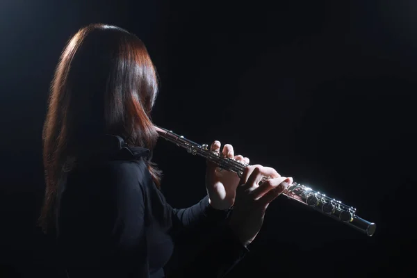 Flauta flautista Músicos clássicos tocando instrumento de flauta — Fotografia de Stock