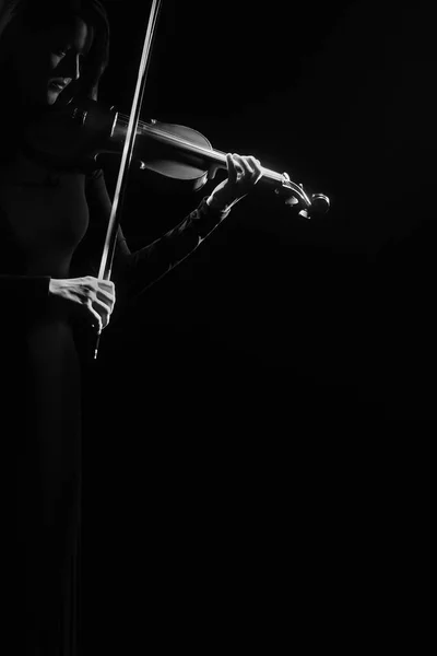 Violinista violinista tocando aislado en negro — Foto de Stock