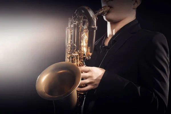 Saxofonista Saxofonista tocando el saxo instrumento de música jazz — Foto de Stock