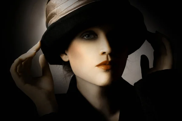 Şapka vintage portre Retro kadında. Zarif Bayan şapka — Stok fotoğraf
