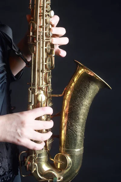 Saxofonista Saxofonista tocando música jazz. Jugador de Sax — Foto de Stock