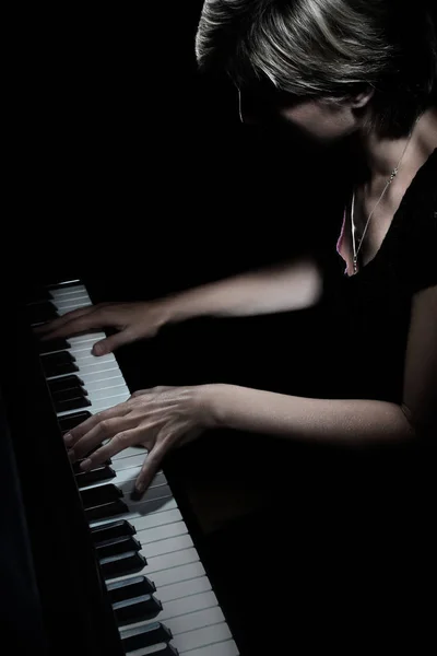 Pianista. Pianista tocando concierto de piano — Foto de Stock