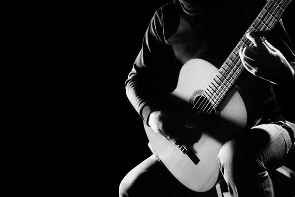 Hráč na klasickou kytaru. Klasický kytarista hraje akustická kytara — Stock fotografie