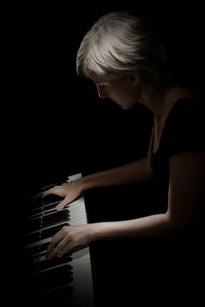 Pianista. Pianista tocando piano concerto — Fotografia de Stock