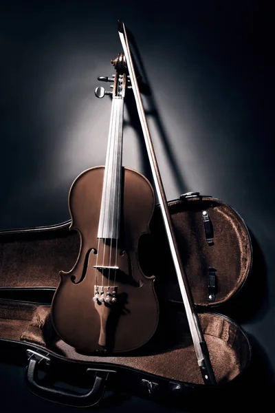 Arco de violino com instrumento de música clássica caso — Fotografia de Stock