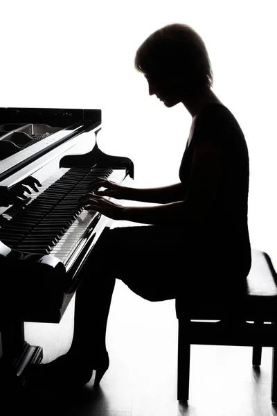 Pianista. Pianista tocando piano de cauda — Fotografia de Stock