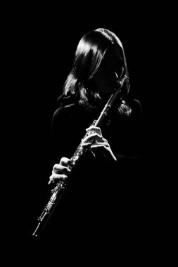 Oyuncu flütçü oynarken flüt enstrüman flüt
