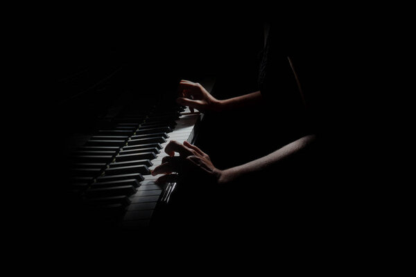 Пианист. Пианисты играют на рояле
