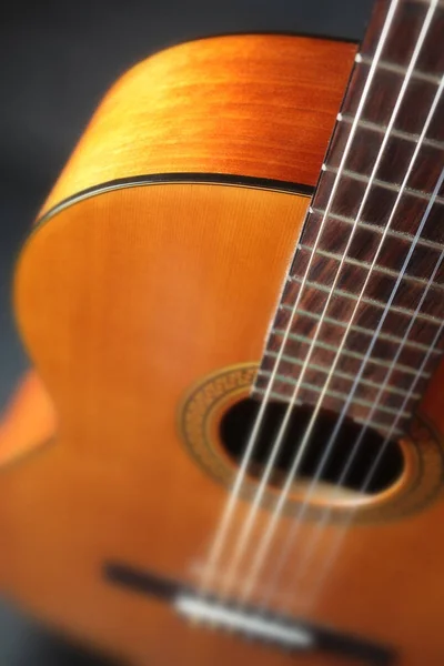 Guitarra acústica cordas clássicas close up — Fotografia de Stock