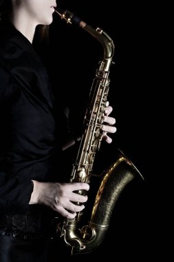 Caz müzik saksafon çalar saksofoncu kadın