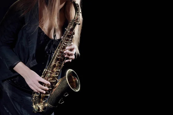 Szaxofon-lejátszó szaxofonos jazz zenét játszik. Szaxofon-lejátszó — Stock Fotó