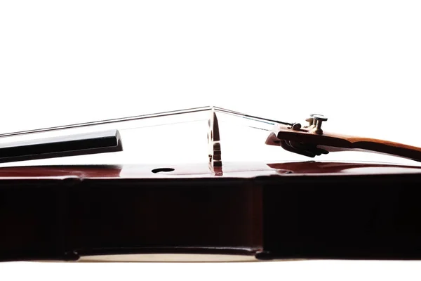 Geigensaiten Nahaufnahme. Geige isoliert auf Weiß — Stockfoto