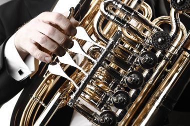 Tuba pirinç alet. Müzikal Nefesli/Üflemeli Saz portre