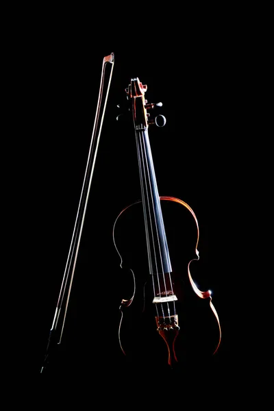 ヴァイオリンは黒に分離されました。ヴァイオリンと弓 — ストック写真