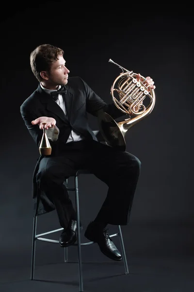Französischer Hornist klassisches Musiker-Porträt — Stockfoto