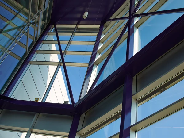 Telhado de vidro do edifício moderno — Fotografia de Stock