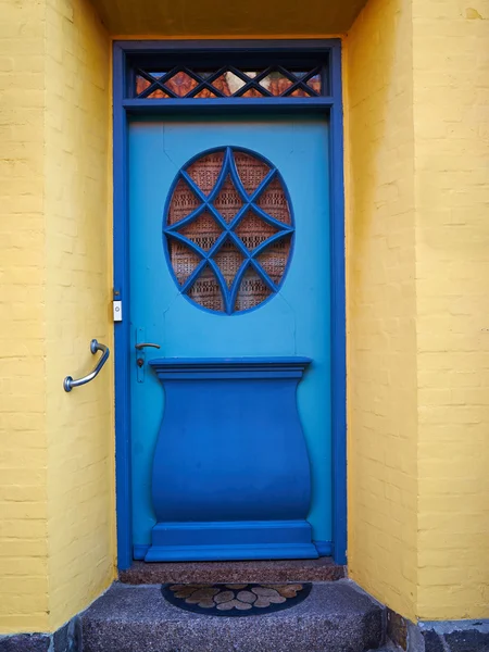 Puerta delantera colorida tradicional Dinamarca —  Fotos de Stock