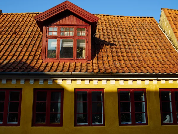 Geleneksel klasik dekoratif tarzı eski Danimarka ev ev Denma — Stok fotoğraf