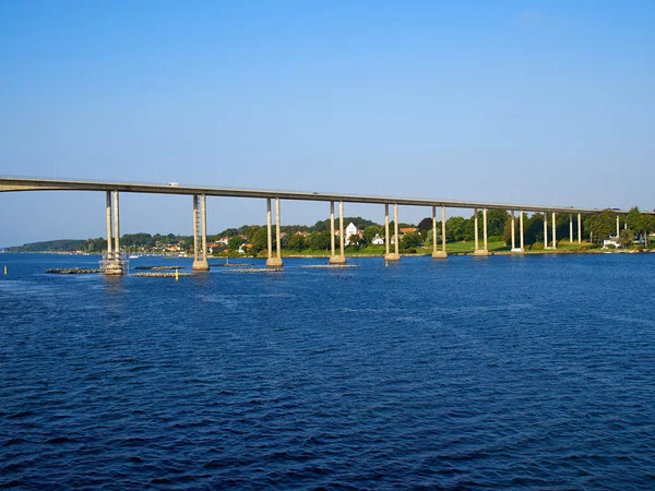 Известный мост, соединяющий Виндеби и Свендборг на острове Веселье — стоковое фото