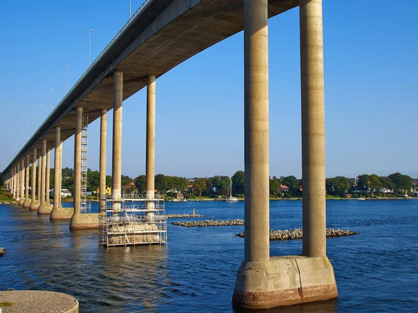 Beroemde brug verbindt Vindeby en Svendborg op het eiland-plezier — Stockfoto