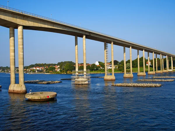 Berömda bron som förbinder Vindeby och Svendborg på ön roligt — Stockfoto