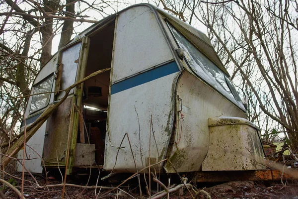 Antiguo Vintage Abandonado Camper Camping Wagon — Foto de Stock