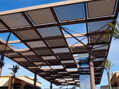 Ahşap ve metal yapılmış Modern tasarım pergola çardak