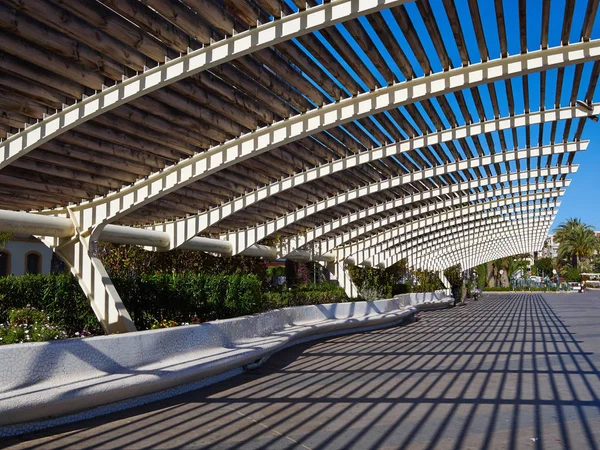 Popüler yürüyüş alanı Vistalegre. Torrevieja, İspanya