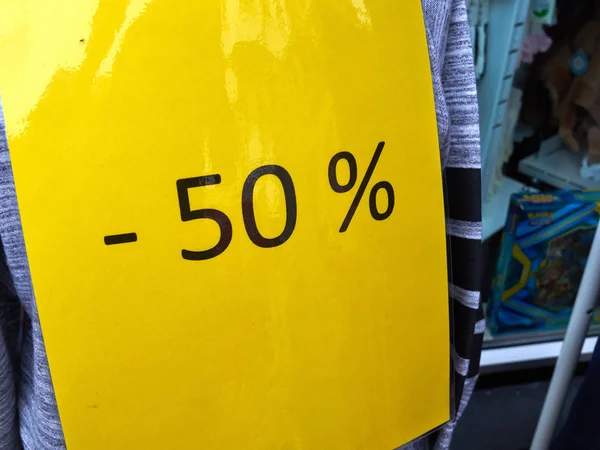 Знак продажи со скидкой 50% — стоковое фото