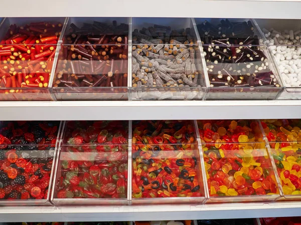 Selección de caramelos y jaleas de colores — Foto de Stock