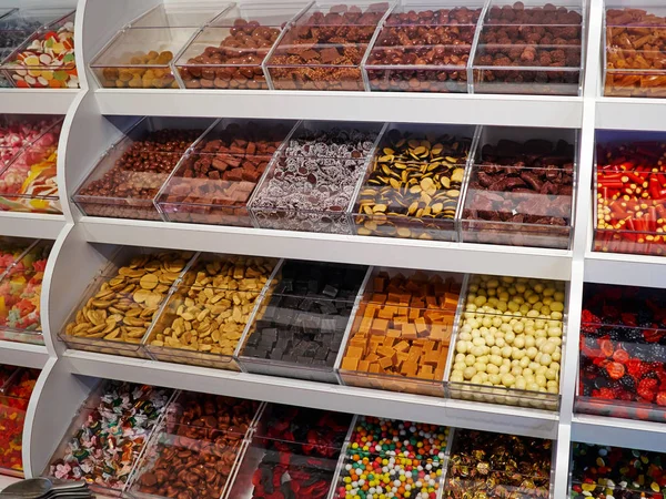Selección de caramelos y jaleas de colores — Foto de Stock