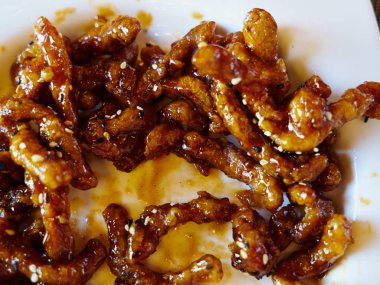 Geleneksel Çince tatlı ekşi soslu domuz eti sırlı