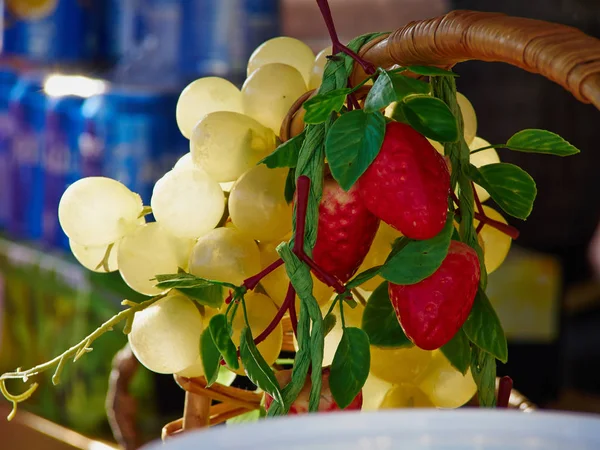 Fruits en plastique artificiel assortis — Photo