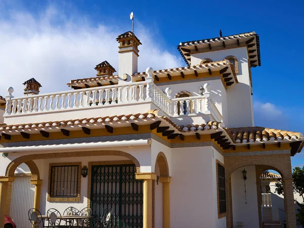 Hagyományos spanyol stílusú ház ingatlan Spanyolország — Stock Fotó