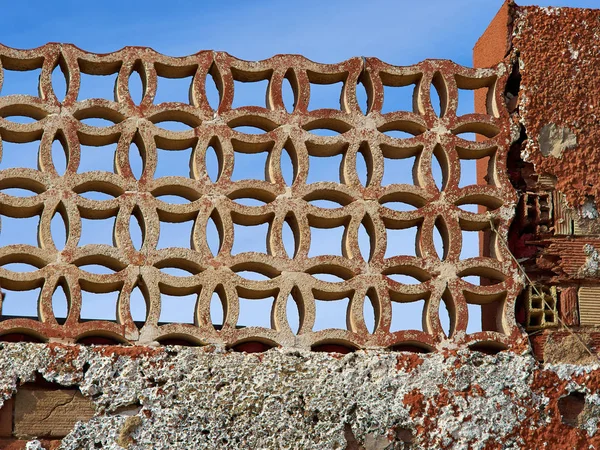 Patterned geometric fence made of stone — Stock Photo, Image