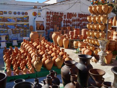 Kil tencere ve vazolar İspanya geniş yelpazesi