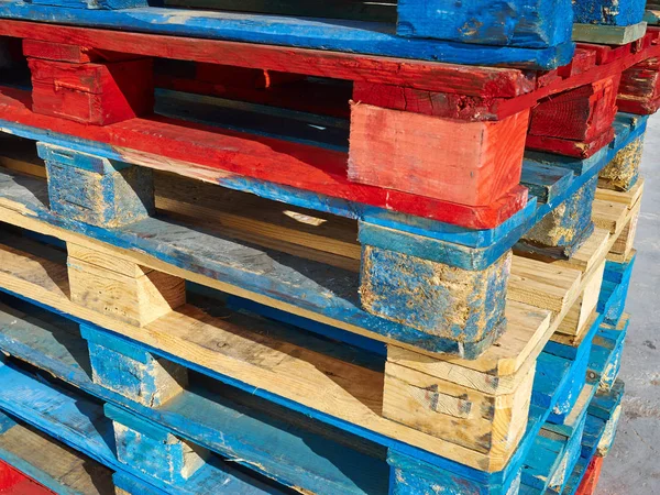 Stack of colorful wooden pallets — Stock Photo, Image