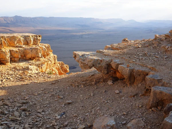 世界最大のラモン クレーター Makhtesh Ramon ミッツプ ラモン Mitzpe Ramon ネゲヴ砂漠 イスラエルの主要な観光地 — ストック写真