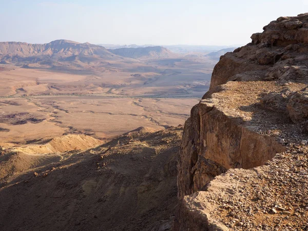 世界最大のラモン クレーター Makhtesh Ramon ミッツプ ラモン Mitzpe Ramon ネゲヴ砂漠 イスラエルの主要な観光地 — ストック写真